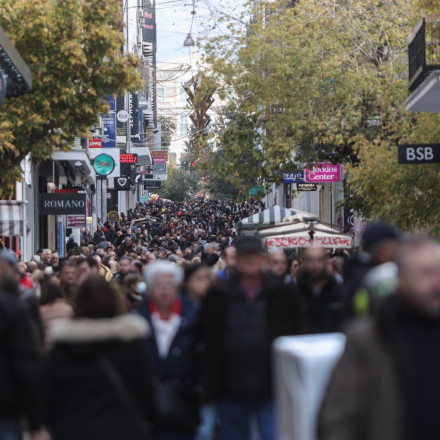 Μεγάλη Παρασκευή: Τι ώρα ανοίγουν σούπερ μάρκετ και καταστήματα
