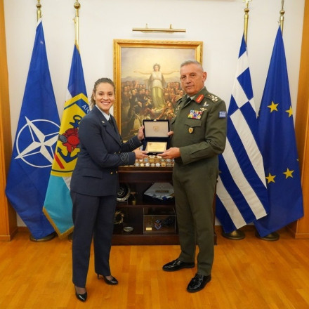 Παράδειγμα προς μίμηση: Η Ελληνίδα σμηναγός που έσωσε συνάδελφό της στις ΗΠΑ