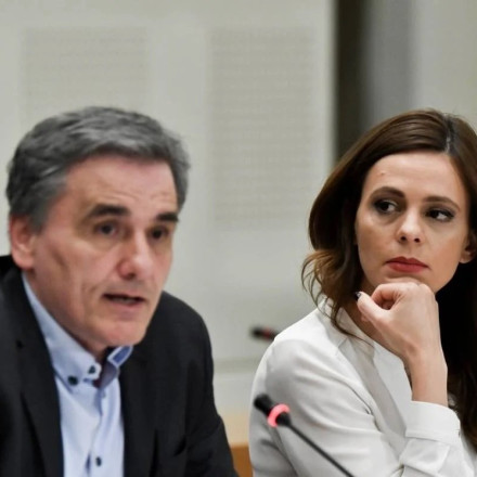 Η Πάολα παρεμβαίνει στον εμφύλιο του ΣΥΡΙΖΑ, αφορολόγητοι εθνοφύλακες