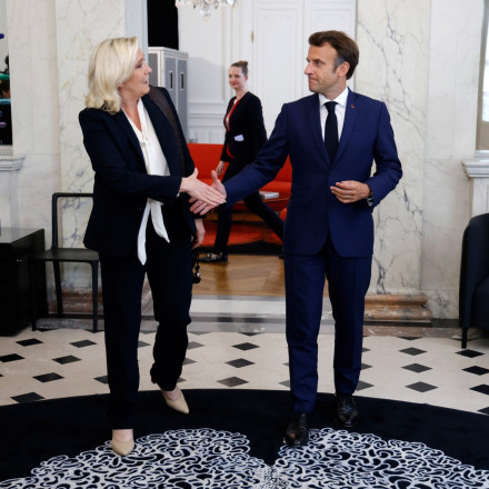 Δημοσκόπηση ευρωεκλογών στη Γαλλία: Πρώτο το κόμμα Λεπέν, δεύτερο του Μακρόν Δημοσκόπηση ευρωεκλογών στη Γαλλία: Πρώτο το κόμμα Λεπέν, δεύτερο του Μακρόν