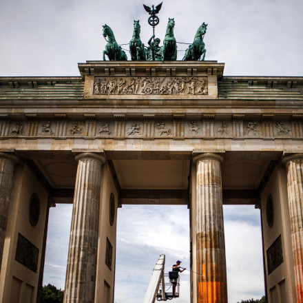 Βερολίνο: Ακτιβιστές βεβήλωσαν την Πύλη του Βραδεμβούργου