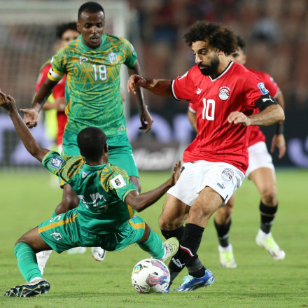 Αποχώρησε με στρατιωτική συνοδεία ο Σαλάχ μετά από επίθεση οπαδών!