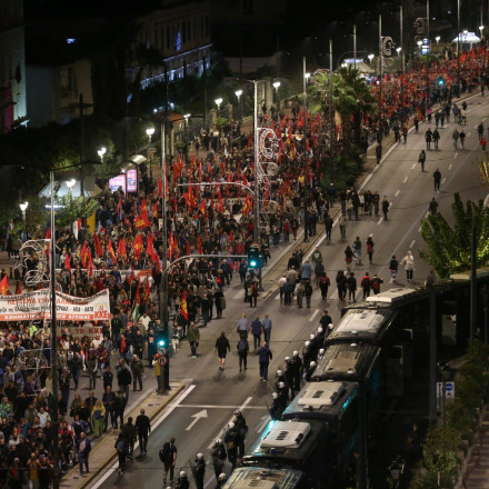 Μεγαλειώδης πορεία στην Αθήνα για τα 50 χρόνια από την εξέγερση του Πολυτεχνείου