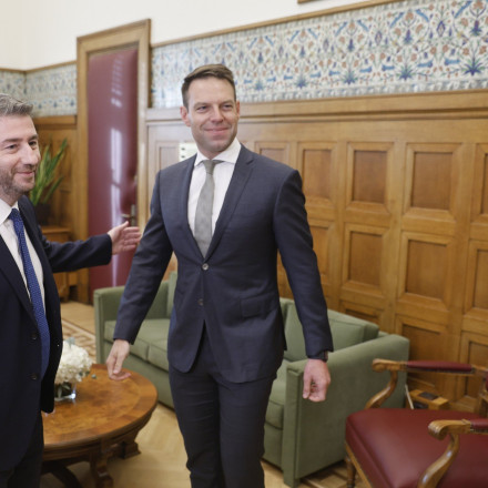 Ανατρεπτική δημοσκόπηση στο Action 24: Το ΠΑΣΟΚ πέρασε τον ΣΥΡΙΖΑ