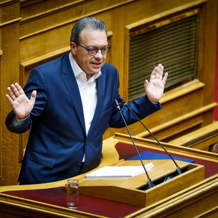«Κρύα αστεία...»: Η απάντηση Φάμελλου σε Μητσοτάκη για την «Black Friday» ατάκα