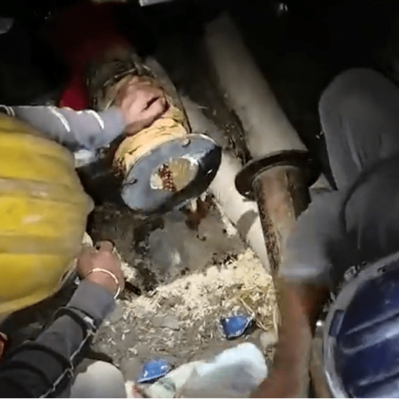 Ινδία: Συγκλονίζουν οι πρώτες εικόνες με τους 41 εργάτες στη σήραγγα