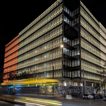 Το νέο φωταγωγημένο Μινιόν: Πότε θα εγκαινιαστεί το ιστορικό κτίριο