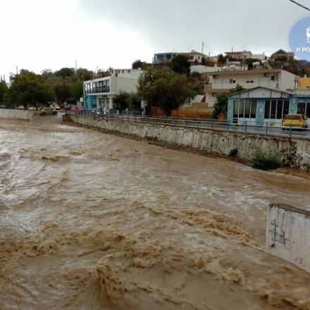 Κατολισθήσεις και διακοπές ρεύματος στη Ρόδο-Η «μάχη» πλοίου να δέσει στο λιμάνι