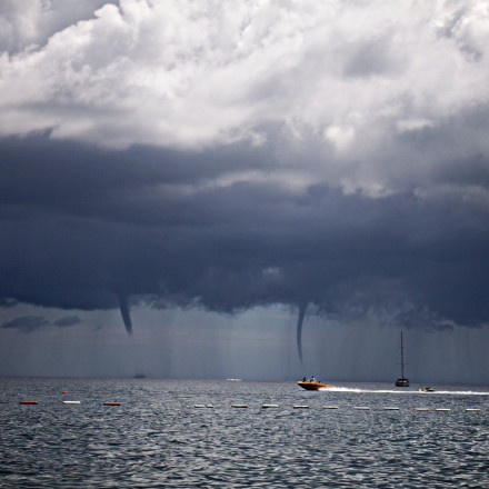Τεράστιοι υδροστρόβιλοι στις ακτές της Ιταλίας - Εντυπωσιακές εικόνες