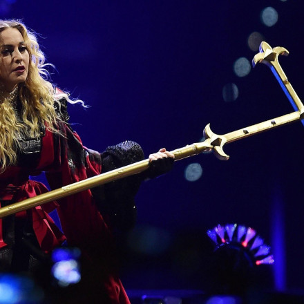 Madonna mia...Ο Πάπας διαβολάκι και ο τέταρτος αφορισμός