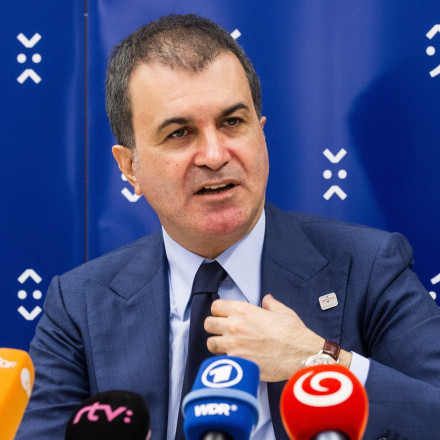 Τουρκία: Ο Τσελίκ ταυτίζει Λεπέν με Ιμάμογλου - Η ειρωνεία σε Μακρόν