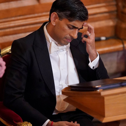 Σάλος με το στοίχημα 1.000 λιρών Σούνακ -Πιρς Μόργκαν για την απέλαση μεταναστών