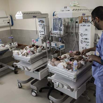 Γάζα: Πέντε πρόωρα βρέφη βρέθηκαν νεκρά σε ένα νοσοκομείο της Γάζας
