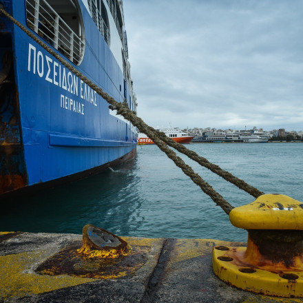 Κακοκαιρία: Δεμένα πλοία λόγω ισχυρών ανέμων στο κεντρικό και βόρειο Αιγαίο