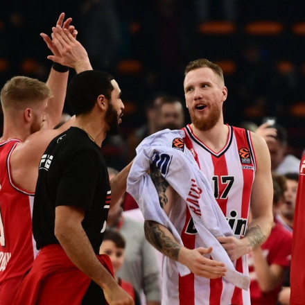 Η παρακάμερα του Ολυμπιακού με ιδιαίτερα στον Μήτρου Λονγκ και «βροχή» 3πόντων!