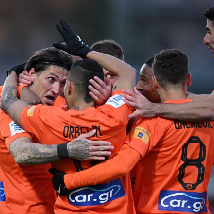 ΠΑΣ Γιάννινα - ΑΕΚ 0-1: «Βροχή» ευκαιριών αλλά αρκέστηκε στο γκολ του Τσούμπερ