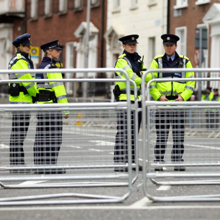 Άνδρας με μαχαίρι σκόρπισε τρόμο στο Δουβλίνο - Τραυματίστηκαν παιδιά Άνδρας με μαχαίρι σκόρπισε τρόμο στο Δουβλίνο - Τραυματίστηκαν παιδιά