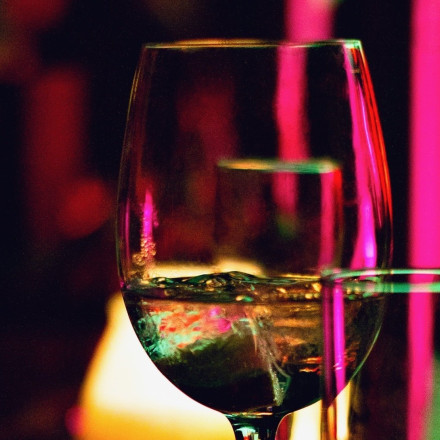 Κατέρρευσε ανήλικη μετά από κατανάλωση αλκοόλ σε μπαρ της Ρόδου