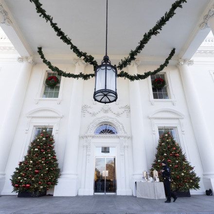 Η «κατάρα» του χριστουγεννιάτικου δέντρου στον Λευκό Οίκο – Τι συνέβη