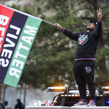 ΗΠΑ: Μαχαίρωσαν τον αστυνομικό που φυλακίστηκε για τον φόνο του Τζορτζ Φλόιντ