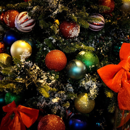 Μειωμένες κατά 20% οι τιμές στα στολίδια - Έρχεται και το «καλάθι Χριστουγέννων»