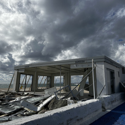Τήνος: Η κακοκαιρία «Bettina» έκανε συντρίμμια το υδατοδρόμιο