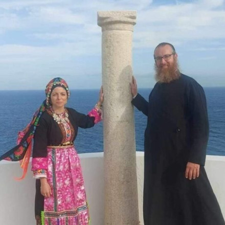 Κάρπαθος: Ιερέας κάνει έρανο για ασθενοφόρο- «Όποιος θέλει ξέρει που θα με βρει»