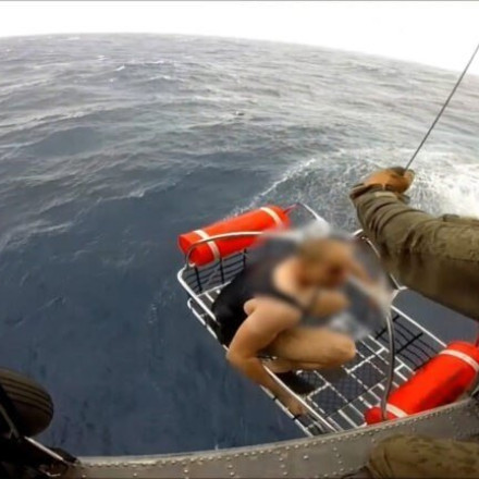 Συγκλονιστικό βίντεο - Η στιγμή της διάσωσης του Αιγύπτιου ναυαγού στη Λέσβο