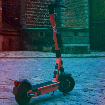 Γενναίος μπαμπάς τα «βάζει» με διαρρήκτες - Το όπλο του... ένα ηλεκτρικό πατίνι