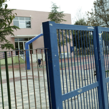 Το υπουργείο Παιδείας ανακοίνωσε πότε τελειώνουν τα μαθήματα σε γυμνάσια και λύκεια
