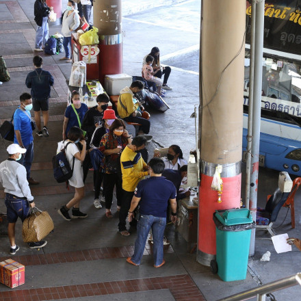 Τραγωδία στην Ταϊλάνδη με 14 νεκρούς - Διώροφο λεωφορείο κόπηκε στα δυο