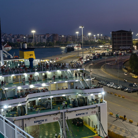 Εκπτώσεις 50% στα ακτοπλοϊκά εισιτήρια και 30% στα αεροπορικά για αναπληρωτές