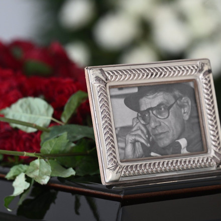 Φωτορεπορτάζ: Το τελευταίο αντίο στον Βασίλη Βασιλικό - Παρών ο Κώστας Γαβράς