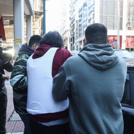 Σαλαμίνα: Με αλλαγή ταυτότητας και καταδίκη για ενδοοικογενειακή βία ο 71χρονος