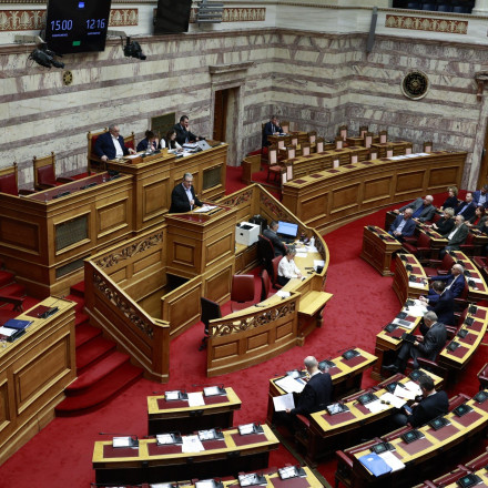 Μόνο με τις ψήφους της Νέας Δημοκρατίας πέρασε το νέο φορολογικό νομοσχέδιο