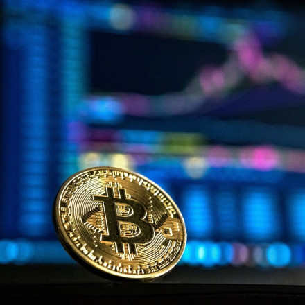 Θεαματική «βουτιά» και αβεβαιότητα στο Bitcoin - Γιατί «καταρρέει» το μεγαλύτερο κρυπτονόμισμα