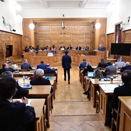 Βαρύτατες εκφράσεις Μαρκόπουλου - Κωνσταντοπούλου στην εξεταστική για τα Τέμπη