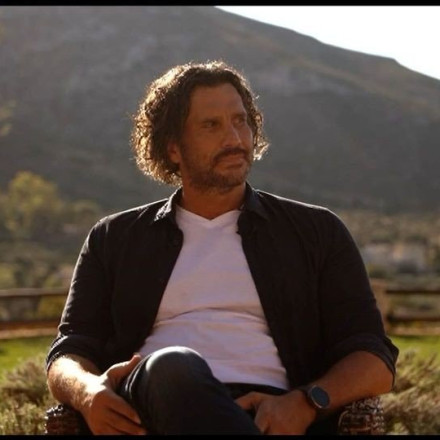 Κώστας Κοκκινάκης: Υιοθέτησε γουρουνίτσα και την λένε «πανσέτα»