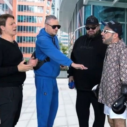 Ο «Κασσελάκης» κάνει πρόταση «βόμβα» στον «Snik» - «Τρελό» γέλιο στο Mitsi Var