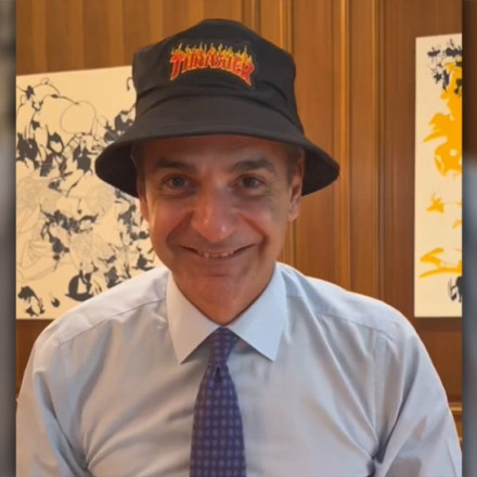 Έβαλε καπέλο για το... YouthPass - Το νέο βίντεο του Πρωθυπουργού στο TikTok