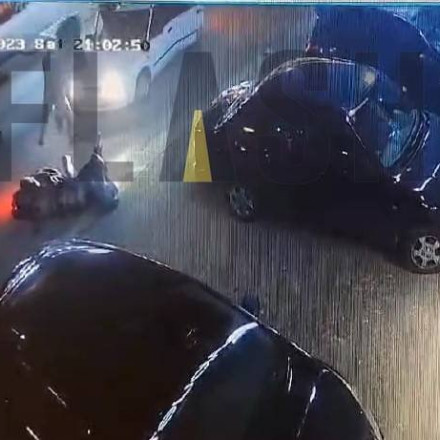 Καρέ καρέ το άγριο ξύλο μεταξύ ανηλίκων στη Νέα Ερυθραία