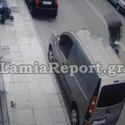 Σοβαρό τροχαίο μετά από «τυφλή» αναστροφή SUV - Τραυματίας ο οδηγός της μηχανής