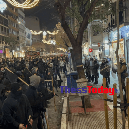 Θεσσαλονίκη: Ένταση και επεισόδια στην πορεία για τον Γρηγορόπουλο