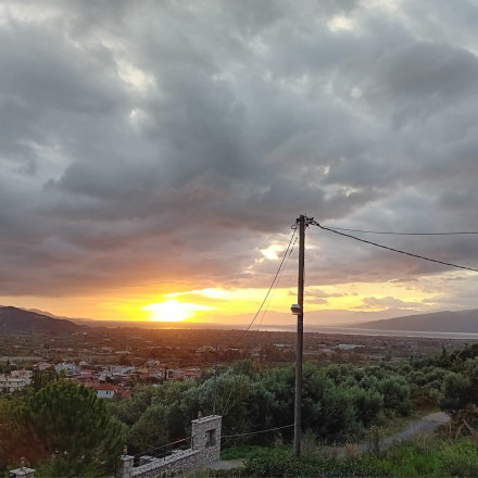 Έτσι ξημέρωσε η 1η Δεκεμβρίου στη χώρα - Υπέροχα πλάνα