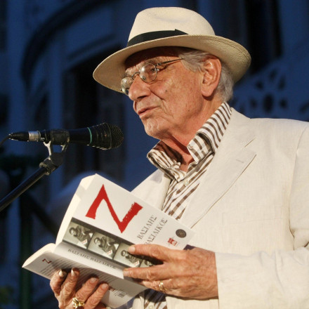 Βασίλης Βασιλικός: Νιώθω αηδία όταν βλέπω το «Ζ» πάνω στα ρωσικά τανκς