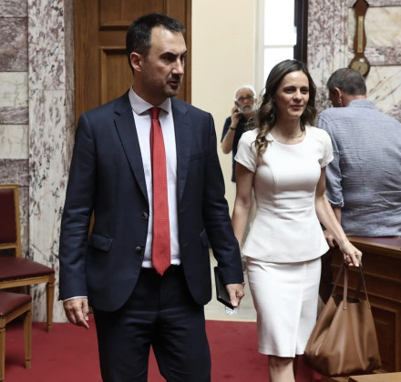 Κούρασε η στάση Χαρίτση Κούρασε η στάση Χαρίτση