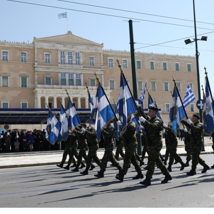 25η Μαρτίου: Εντυπωσιακές εικόνες από τη μεγαλειώδη στρατιωτική παρέλαση στο κέντρο της Αθήνας [vid - pic]