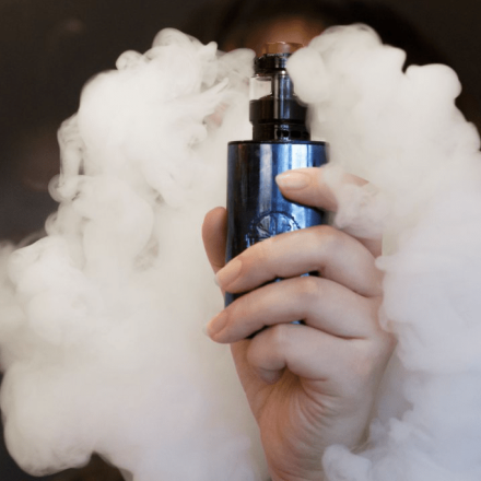 Ηλεκτρονικό τσιγάρο: Κίνδυνος βαριάς νόσησης με κορονοϊό για τους καπνιστές