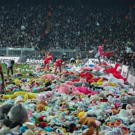 Τουρκία: «Κυβέρνηση παραιτήσου», η λαϊκή οργή πλημμύρισε τα γήπεδα – Παραιτήθηκε ο Μπαχτσελί από την Μπεσίκτας