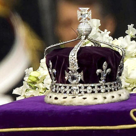 Τελετή στέψης του βασιλιά Καρόλου: Ποιο στέμμα θα φορέσει η Καμίλα